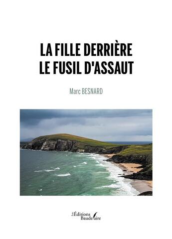 Couverture du livre « La fille derrière le fusil d'assaut » de Marc Besnard aux éditions Baudelaire