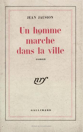 Couverture du livre « Un homme marche dans la ville » de Jausion Jean aux éditions Gallimard