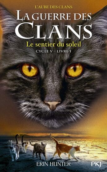 Couverture du livre « La guerre des clans - cycle 5 ; l'aube des clans Tome 1 : le sentier du soleil » de Erin Hunter aux éditions Pocket Jeunesse