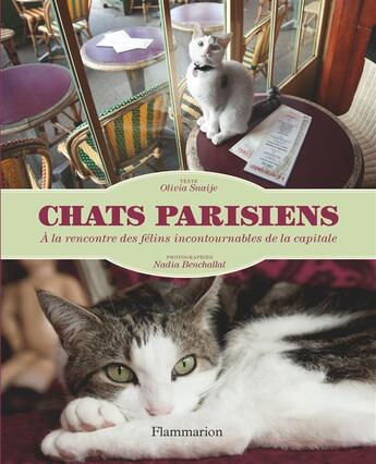 Couverture du livre « Chats parisiens ; à la rencontre de félins incontournables de la capitale » de Olivia Snaije et Nadia Benchallal aux éditions Flammarion