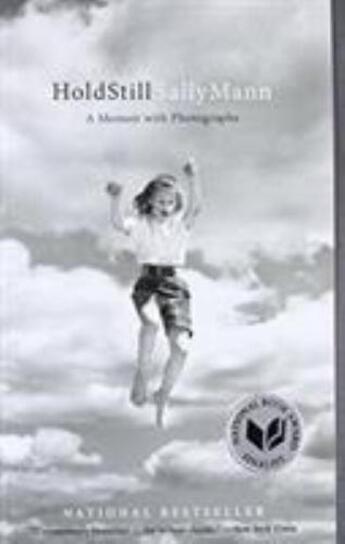 Couverture du livre « HOLD STILL - A MEMOIR WITH PHOTOGRAPHS » de Sally Mann aux éditions Back Bay Books