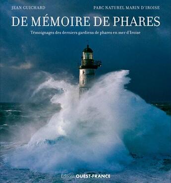 Couverture du livre « De mémoire de phares ; témoignages des derniers gardiens de phares en mer d'Iroise » de Jean Guichard aux éditions Ouest France
