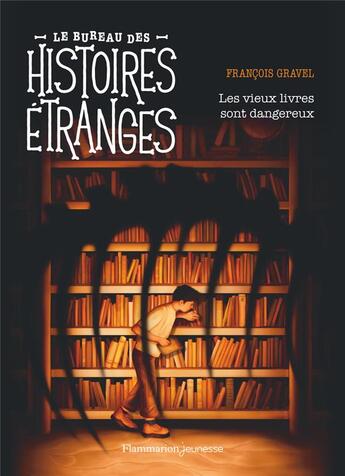 Couverture du livre « Le bureau des histoires étranges : Les vieux livres sont dangereux » de Francois Gravel aux éditions Flammarion Jeunesse