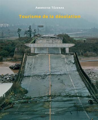 Couverture du livre « Tourisme de la désolation » de Ambroise Tezenas aux éditions Actes Sud