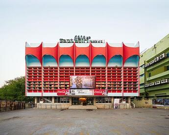 Couverture du livre « Haubitz + zoche hybrid modernism movie theatres in south india » de Haubitz + Zoche aux éditions Spector Books