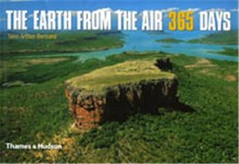 Couverture du livre « The earth from the air 366 days » de Yann Arthus-Bertrand aux éditions Thames & Hudson