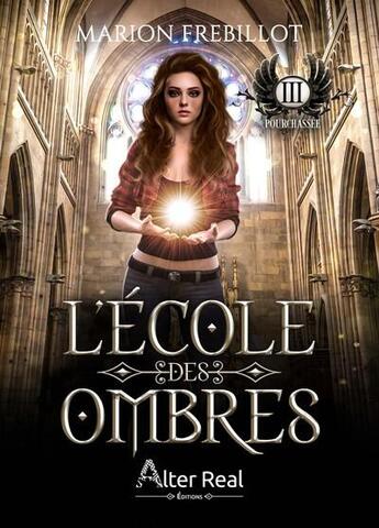 Couverture du livre « L'école des ombres Tome 3 : Pourchassée » de Marion Frebillot aux éditions Alter Real