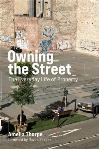 Couverture du livre « Owning the street the everyday life of property /anglais » de Thorpe Amelia aux éditions Mit Press