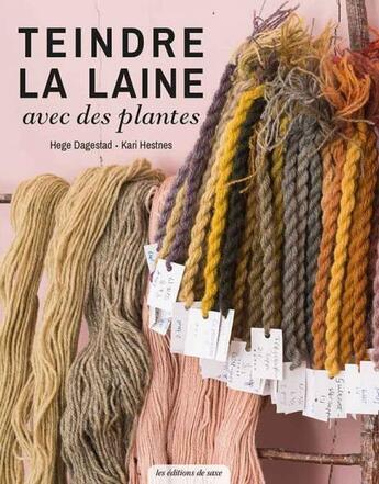 Couverture du livre « Teindre la laine avec des plantes » de Hege Dagestad et Kari Hestnes aux éditions De Saxe