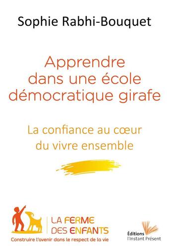 Couverture du livre « Apprendre dans une école démocratique girafe ; la confiance au coeur du vivre ensemble » de Sophie Rabhi-Bouquet aux éditions Instant Present