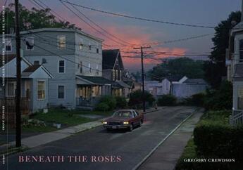 Couverture du livre « BENEATH THE ROSES » de G Crewdson et R Banks aux éditions Abrams