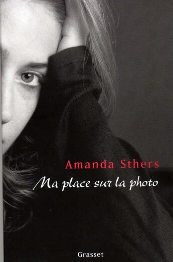 Couverture du livre « Ma place sur la photo » de Amanda Sthers aux éditions Grasset