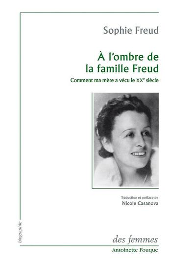 Couverture du livre « À l'ombre de la famille Freud ; comment ma mère a vécu le XX siècle » de Sophie Freud aux éditions Des Femmes