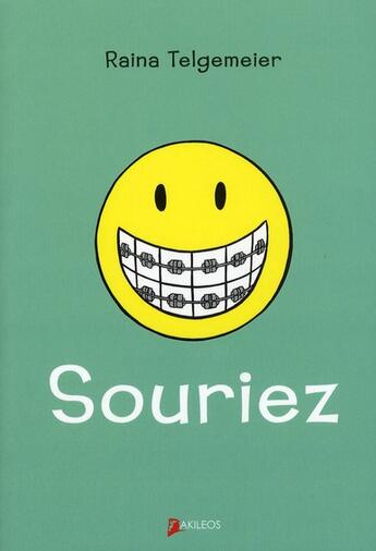 Couverture du livre « Souriez » de Raina Telgemeier aux éditions Akileos