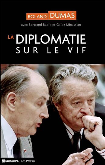 Couverture du livre « La diplomatie sur le vif » de Bertrand Badie et Roland Dumas et Gaidz Minassian aux éditions Presses De Sciences Po