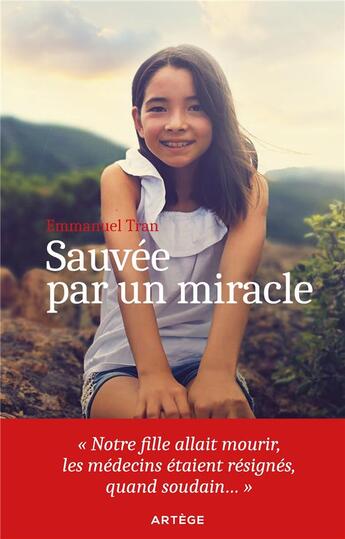 Couverture du livre « Sauvée par un miracle : notre fille allait mourir, les médecins étaient résignés, quand soudain... » de Emmanuel Tran aux éditions Artege