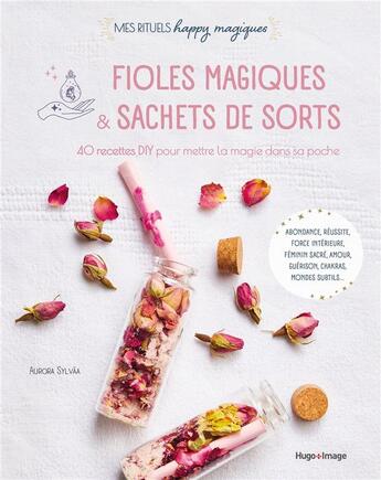 Couverture du livre « Fioles magiques et sachets de sorts : 40 recettes DIY pour mettre de la magie dans sa poche » de Sylvaa Aurora aux éditions Hugo Image