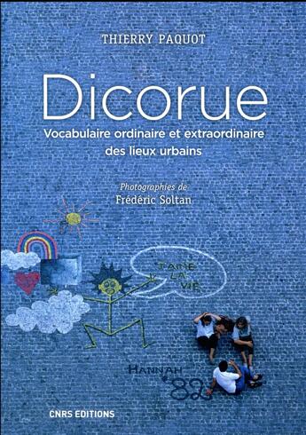 Couverture du livre « Dicorue ; vocabulaire ordinaire et extraordinaire des lieux urbains » de Frederic Soltan et Thierry Paquot aux éditions Cnrs