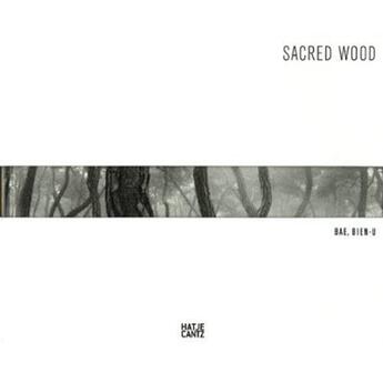 Couverture du livre « Sacred wood » de Bien-U Bae aux éditions Hatje Cantz