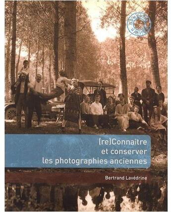 Couverture du livre « (re) connaître et conservier les photographies anciennes » de Lavedrine B aux éditions Cths Edition
