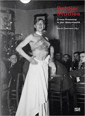 Couverture du livre « Soldier studies cross-dressing in der wehrmacht » de Dammann Martin aux éditions Hatje Cantz