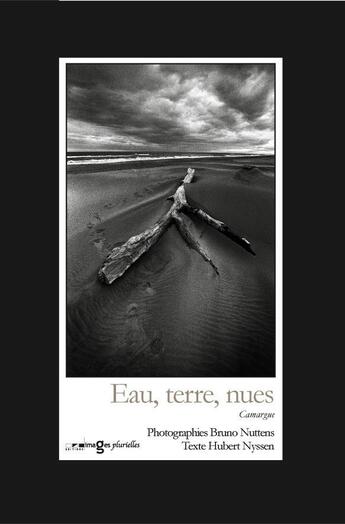 Couverture du livre « Eau, terre, nues ; Camargue » de Hubert Nyssen et Bruno Nuttens aux éditions Images Plurielles