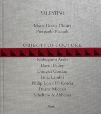 Couverture du livre « Valentino: objects of couture » de Grazia Chiuri Maria aux éditions Rizzoli