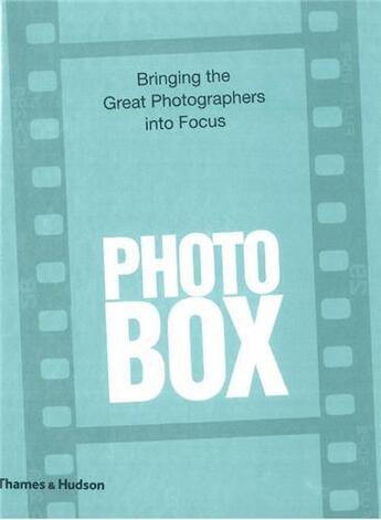 Couverture du livre « Photobox bringing the great photographers into focus » de Roberto Koch aux éditions Thames & Hudson