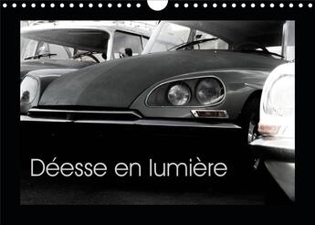 Couverture du livre « Deesse en lumiere calendrier mural 2020 din a4 horizontal - lumieres et contrastes d une v » de Nihat Uysal Pho aux éditions Calvendo