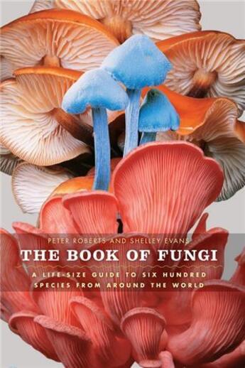 Couverture du livre « The book of fungi » de Roberts Peter aux éditions Ivy Press