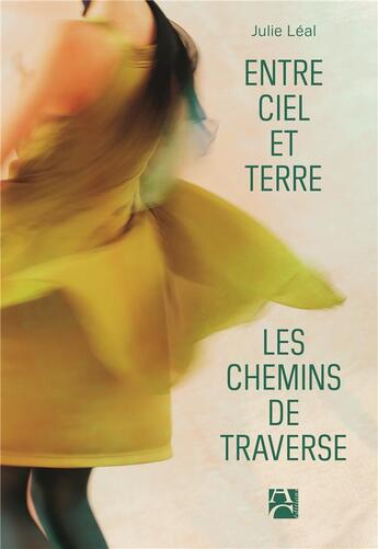 Couverture du livre « Entre ciel et terre, les chemins de traverse » de Julie Leal aux éditions Anne Carriere