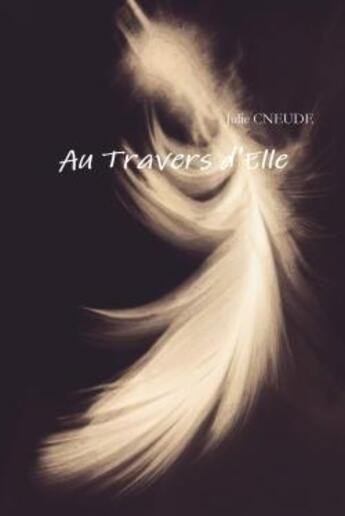 Couverture du livre « Au travers d'elle » de Cneude Julie aux éditions Lulu