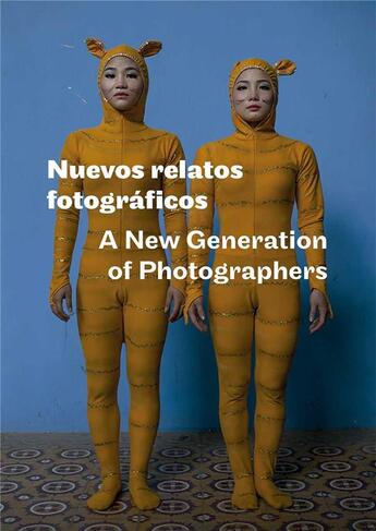 Couverture du livre « Nuevos relatos fotográficos ; A New Generation of Photographers » de Vv.Aa aux éditions La Fabrica