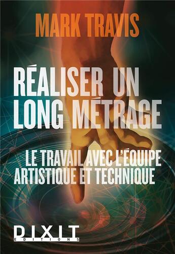 Couverture du livre « Réaliser un long métrage ; le travail avec l'équipe artistique et technique » de Mark Travis aux éditions Dixit