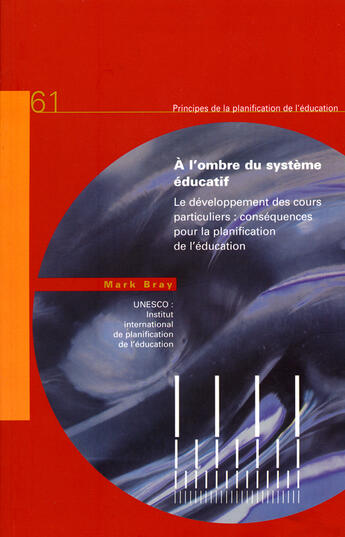 Couverture du livre « À l'ombre du système éducatif » de Mark Bray aux éditions Unesco