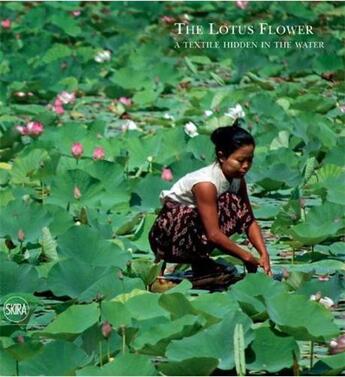 Couverture du livre « The lotus flower a textile hidden in the water » de Bruna Rotunno aux éditions Skira