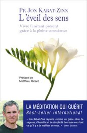 Couverture du livre « L'éveil des sens vivre l'instant présent grâce à la pleine conscience » de Jon Kabat-Zinn aux éditions Les Arenes