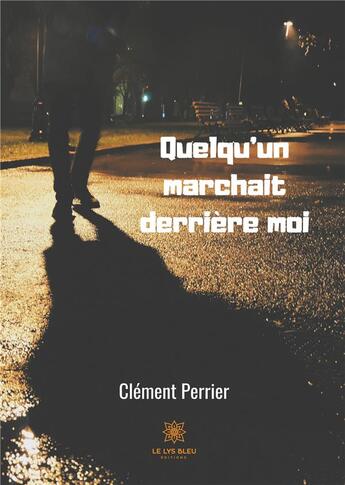 Couverture du livre « Quelqu'un marchait derrière moi » de Clement Perrier aux éditions Le Lys Bleu