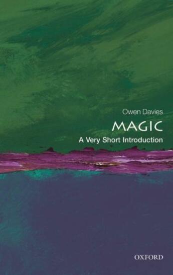 Couverture du livre « Magic: A Very Short Introduction » de Davies Owen aux éditions Oup Oxford