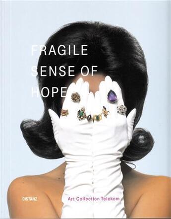 Couverture du livre « Fragile sense of hope art collection telekom » de Distanz aux éditions Distanz