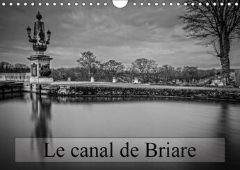 Couverture du livre « Le canal de briare calendrier mural 2018 din a4 horizontal - ecluses et villages autour du » de Gaymard A aux éditions Calvendo