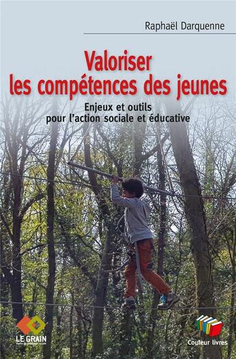 Couverture du livre « Valoriser les compétences des jeunes : Enjeux et outils pour l'action sociale et éducative » de Raphael Darquenne aux éditions Couleur Livres