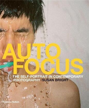Couverture du livre « Auto focus the self-portrait in contemporary photography » de Susan Bright aux éditions Thames & Hudson