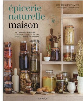 Couverture du livre « Épicerie naturelle maison : 40 condiments à preparer et 40 recettes salées et sucrées pour les cuisiner au quotidien » de Virginie Garnier et Jennifer Hart Smith aux éditions Marabout