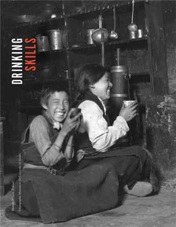 Couverture du livre « Drinking skills » de Ethnographic Museum aux éditions Benteli