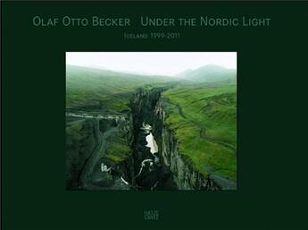 Couverture du livre « Olaf Otto Becker ; under the nordic light ; Iceland 1999-2011 » de Otto Becker aux éditions Hatje Cantz