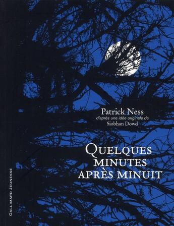 Couverture du livre « Quelques minutes après minuit » de Patrick Ness et Jim Kay aux éditions Gallimard-jeunesse