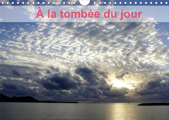 Couverture du livre « À la tombée du jour (Calendrier mural 2020 DIN A4 horizontal) ; Les merveilleux couchers de soleil de Provence (Calendrier mensuel, 14 Pages ) » de Martine Julien aux éditions Calvendo