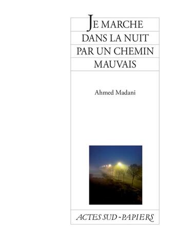 Couverture du livre « Je marche dans la nuit par un chemin mauvais » de Ahmed Madani aux éditions Actes Sud-papiers