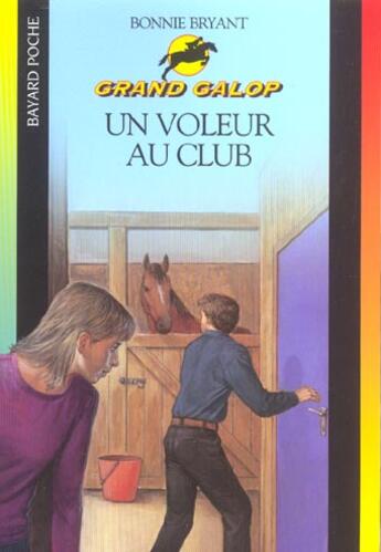 Couverture du livre « Grand galop t.665 ; un voleur au club » de Bryant B aux éditions Bayard Jeunesse